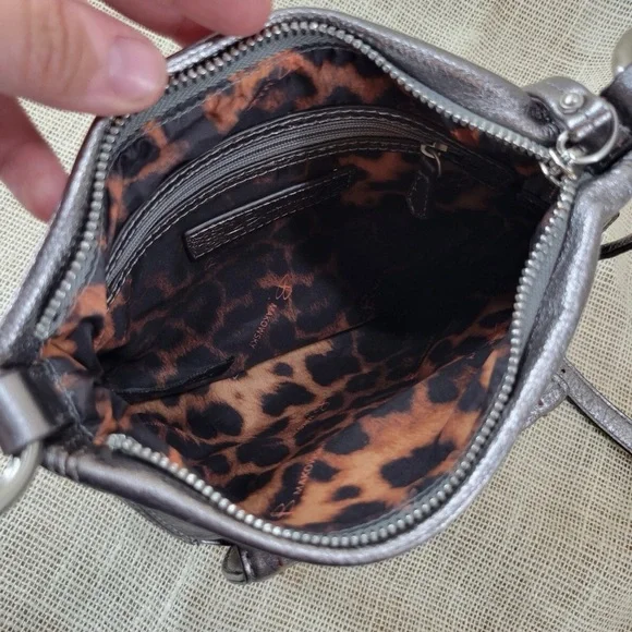 B. Makowsky Metallic Crossbody Bag - Picture 4 of 10